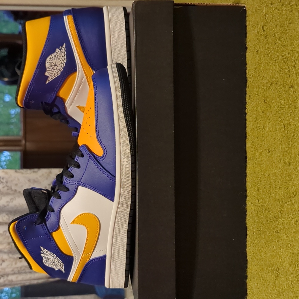 Jordan 1 mid